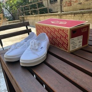 New VANS white sneakers 👟 🎈Off the wall
